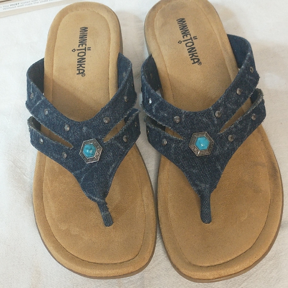 Minnetonka Denim Blue Sandals with Turquoise Details. SZ 10. Beautiful Condition